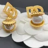 Orecchini di design di lusso in oro 18k, orecchini concoidi e perle con zirconi incorporati in oro alfabeto, gioielli di moda, matrimoni, feste, regali di alta qualità, commercio all'ingrosso