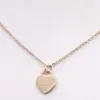 Diseñador tiff clásico Collar de corazón de acero inoxidable cadena para el cuello joyería femenina corta Acero de titanio de oro de 18 quilates Collar tiff de corazón de melocotón único