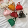 Ins mode barn designer mini handväskor blomma barn patent läder läppstift väskor söta flickor en axel noll plånböcker F1779