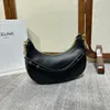 Sacs de mode pour femmes marque de mode européenne en cuir véritable doux demi-lune bandoulière réglable sac à main un sac à bandoulière