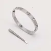 Famosi braccialetti rigidi Screw Love con pietre cacciavite Bracciale in acciaio inossidabile placcato oro 18 carati