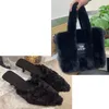 Scarpe eleganti Pantofole autunnali 2023 Abbigliamento da donna Set di borse in peluche ricoperte di punta con mezzi tacchi a spillo sfocati