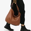 Kvällspåsar kvinna väska mjuk kohud kvinnor crossbody stor kapacitet slouchy casual tote äkta läder hobos axelhandväskor