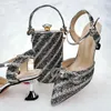 Сандалии Красивые красочные женские туфли с острым носком Подходящая сумочка с украшением из кристаллов Африканские туфли-лодочки и комплект сумок MD2823 Каблук 8 СМ
