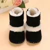 Primi Camminatori Classic 0 18M Bambino Autunno Inverno Stivali Ragazza Ragazzi Nero Scarpe Calde Solido Moda Bambino Fuzzy Balls Kid 231021