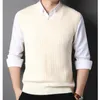 Męskie swetry kamizelki swetra mężczyźni plus size s-4xl wiosna jesień ponadwymiarowe męskie kamizelki solidne proste pary w stylu v-de-dół retro khaki soft 231023