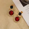 Boucles d'oreilles pendantes Vintage, personnalité carrée, Style cour rétro français magnifique femmes, pendentif géométrique couleur rouge, bijoux fins