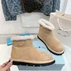 Triangel logotyp Shearling Low Booties Fårskinn Suede Snow Pur Ankle Boots Flats Slip-On Women's Fashion Winter Shoes Round Toe Luxury Designer Factory Factorwear