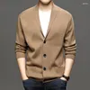 Camisolas masculinas 2023 Coreano Cardigan Sweater Knit Top Roupas Masculinas Manga Longa V-Pescoço Jaqueta Casaco