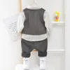 Ensembles de vêtements Enfants Enfants Gentleman Vêtements Costume Anniversaire Fête De Mariage Ensemble Élégant Bébé Garçon Tenue Décontracté Chemise À Rayures Gilet Pantalon Costume 231023