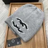 Kova Beanie Hat Kış Tasarımcı Şapkalar Marka Ch Sıcak Curlywigs Cap Bonnet Erkek Kapaklar Erkek Kadınlar CC Mektup Kadın Erkek Kız Yün Bayanlar Güneşlik Headgear 7S1U