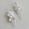 Dingle örhängen vit keramisk blommig brudtillbehör