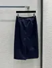 Rokken 2023 Mode Goede kwaliteit Ontwerp met split aan de achterkant Splicing Marineblauwe nylon lange rok
