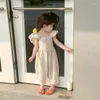 ズボン韓国の刺繍入り花柄のジャンプスーツフライングスリーブサスペンダー幼児の女の子の子供服2023サマーキッズボディスーツのためのパンツ