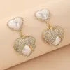 Kolczyki Dangle Koreańskie przekłuwanie mody dla kobiet delikatne luksusowe błyszczące wiertło Pearl inkrustowany trend słodki romans w kształcie serca biżuteria