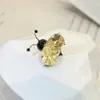 Broches moda feminina amarelo cristal bonito abelha para mulheres luxo cor de ouro liga pequeno zircão animal broche pinos de segurança