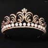 Klipsy do włosów Kmvexo Pearl Crystal Crowns and Tiaras Baroque Vintage Crown Tiara For Women Bride Pageant Prom Diadem Wedding Akcesoria