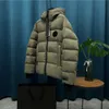 秋の冬のための高品質のブランドデザイナーメンズショートフードドジャケット屋外で厚くして暖かくなります