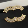 Spille Placcato oro Sier Spilla Pin Intarsio Perla di cristallo Donna Designer Lettera di marca Gioielli Pin di fascino Classici Marry Party Wedding