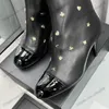 Lüks kadın ayak bileği botları tasarımcı kuzu derisi stiletto topuklu 5 cm yuvarlak ayak parmakları ile mektup mektup kalp şeklindeki eğlence ayakkabı zarif bayanlar parti siyah düğün ayakkabısı