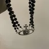 Collane con ciondolo Il nuovo diamante pieno di tre strati di cristallo nero dell'Imperatrice Dowager Vivian grande Collana Saturno Dipartimento scuro personalizzato con catena corta