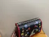 Torção sacos de luxo designer mulheres mm bolsa moda flores ondulação de couro aba bolsa de ombro metal corrente em forma de fivela mensageiro saco crossbody bolsa carteira