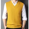 Męskie swetry kamizelki swetra mężczyźni plus size s-4xl wiosna jesień ponadwymiarowe męskie kamizelki solidne proste pary w stylu v-de-dół retro khaki soft 231023