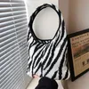 Axelväskor fasion zebra kvinnors väska och väska fasion knä soulder väska japansk stil enkel stor kapacitet Sopper bagstylishhandbagsstore