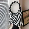 Sacs à bandoulière Fasion Zebra Sac et sac pour femme Fasion Kneed Soulder Bag Style japonais Simple grande capacité Sopper Bagstylishhandbagsstore