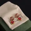 Luksusowe projektant wiszący Czerwone Kolczyki wiszące dla kobiet Damenty Diamond Letter Urcing Acksule są używane do przyjęcia na przyjęcie świąteczne biżuterię na prezent świąteczny