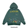 High Street Lavins is de juiste versie van een internetberoemdheid van een co-merk met dezelfde hoodie met graffitiprint met spattende inkt voor heren