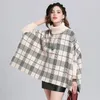 Cape femme Doux femmes tricotées Capes Plaid Jacquard Ponchos lâche col de tortue pulls dame décontracté fête élégant hauts 231023