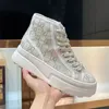 2023 designer lyxiga trims tyg tjocka-solade skor kvinnor casual skor hög toppbokstäver högkvalitativ sneaker Italien 1977 Beige Ebony Canvas Tennis Shoe