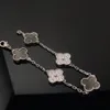 Créateur de bracelet trèfle à quatre feuilles adapté aux femmes bracelet production d'obsidienne plaqué or 18 carats réplique officielle de haute qualité cadeau premium 024