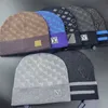 Chapéus de luxo quente designer beanie lã crânio bonés xadrez preto branco bonnet moda simples chapéu de inverno confortável clássico multi estilos elegante mz012