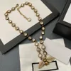 Tasarımcı Takı Kolye Kolyeleri Moda Erkek Kadın Marka Mektubu Titanyum Çelik Mücevherler Kadınlar Modaya Modaya Modaya Kişilik Klavikula Zinciri Kristal İnci Düğün Hediyesi