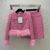 1008 2023 Runway Autumn Marke Gleicher Stil Zweiteilige Sets Langarm Kurzer Rock Rosa Mode Damenkleidung Hochwertige Damen NiG23100428