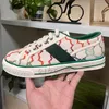 Designers luxurys classics canvas casual shoes green and red web stripe rubber sole stretch cotton low top mens sneaker