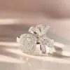 Anelli a grappolo Stile Bowknot Anello con diamanti da laboratorio femminile Anello in oro bianco riempito Bijou Fede nuziale di fidanzamento per le donne Gioielli da festa nuziale