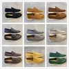 Ny lyxdesigner Loro Men Shoes Charms Empolished Walk Suede Loafers Par äkta komfortläder Casual Slip On Flats For Men Sports Dress Shoe 36-46