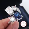 Anillos de racimo 925 plata de lujo de alto carbono diamante corte de flor anillo de propuesta femenina cuadrado azul oscuro circón fiesta cumpleaños joyería regalo