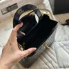 23K Женские масляные восковые сцепления мешки с верхней ручкой Totes Gold Metal Аппаратное оборудование Mathelasse Chain Chepbody Summbs 6colors Designer Pouch 20x14 см.