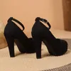 Scarpe eleganti in velluto nero Testa tonda Tacchi alti Piattaforma impermeabile Fibbia moda Donna Sexy Big Size 42 per le donne 2023