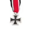 18131939 Medalla con Cruz de Alemania, artesanía, caballero militar, espadas de hoja de roble, insignia con Cruz de hierro con cintas rojas 5486776