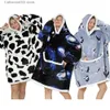 Frauenschlaf Lounge Winter Cow Cat Hoodie Decke Oversize Ultra Plüsch erwachsene Männer Frauen Paar Hoodies Fleece Sherpa TV Decke Hoodies Kinder tragbar T231024