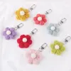 Porte-clés belle fleur de laine à la main porte-clés pour femmes bijoux doux tricoté fleur ornement porte-clés filles cadeau