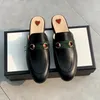 Designer di scarpe di lusso unisex Domani uomo Slippista jumbo in pelle Princetown Mule Slide Horsebit estate esterna in tela di velluto fiore sandale