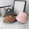 Sombreros de cubo de diseñador para hombre, sombrero de pescador gris de lujo a la moda, gorros de Cachemira cálidos informales para mujer, sombreros de sol esponjosos Vintage de moda Unisex