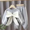 Kleidungssets Mode Kleinkind Baby Jungen Mädchen Herbst Kleidung Sets Baby Mädchen Kleidung Set Kinder Große Schmetterling Sweatshirt Hosen 2 Stücke Anzüge Outfit 231023