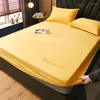 Ensembles de literie 2023 Est Polyester Quatre coins avec bande élastique Drap de lit Couvre-lit antidérapant Couverture de matelas anti-poussière Couleur jaune